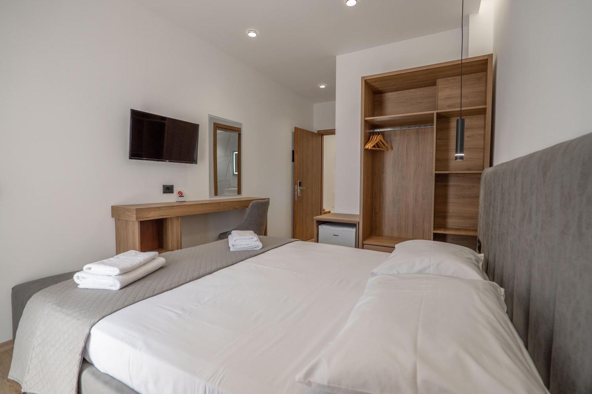 Keos Hotel Sarandë Eksteriør billede
